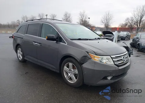 2013 Honda Odyssey Touring/Touring Elite from USA, damaged, VIN 5FNRL5H98DB051672